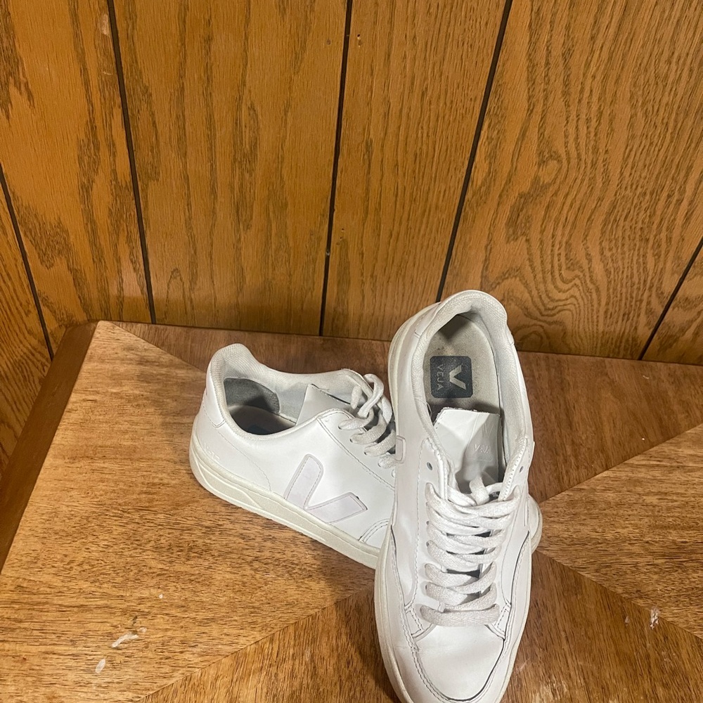Veja V-12 Leather In White Shoes - Picture 4 of 13